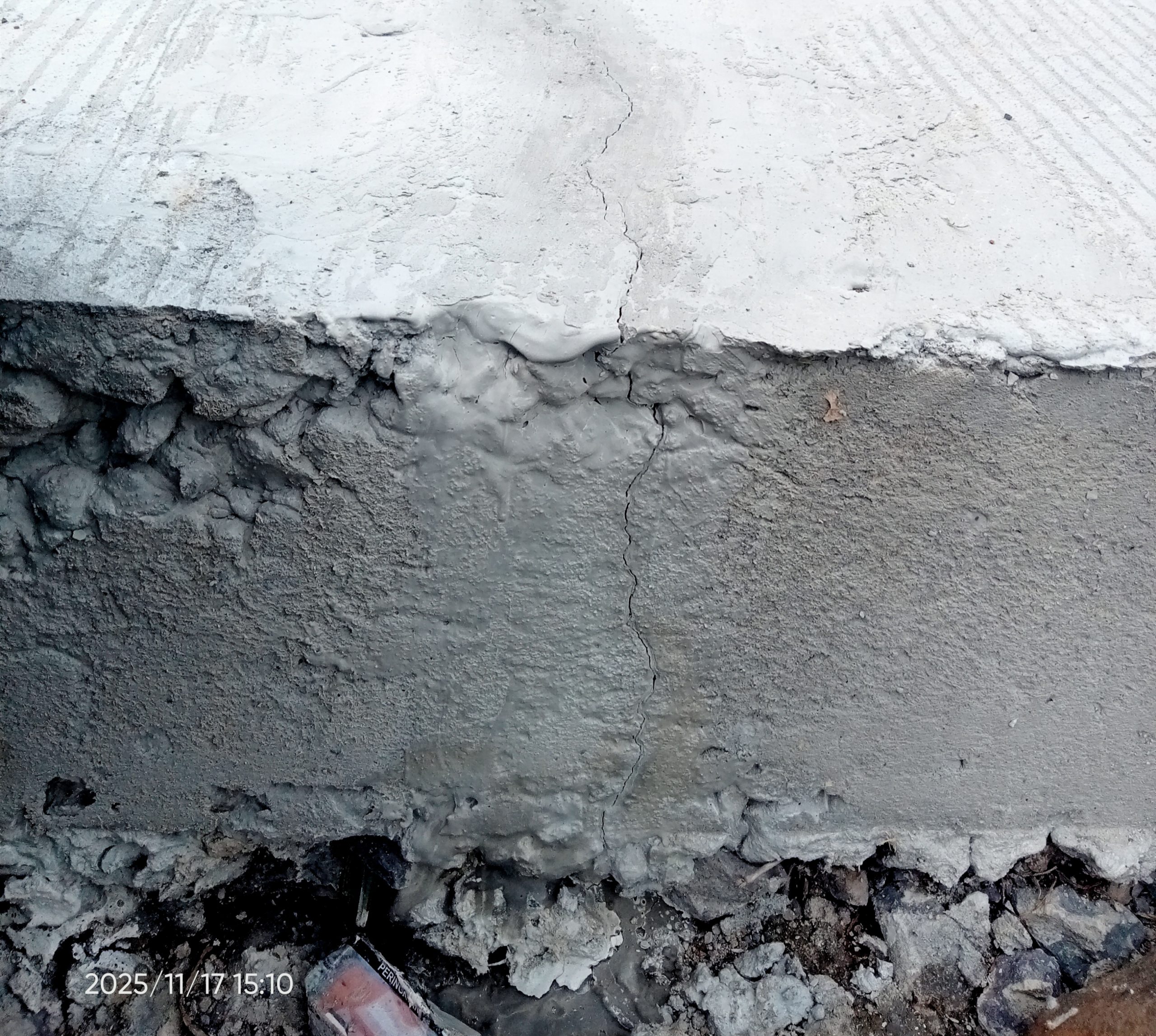 Hitungan Hari Pembangunan Jalan Rigid Beton Bulaksari Sudah Retak dan Patah