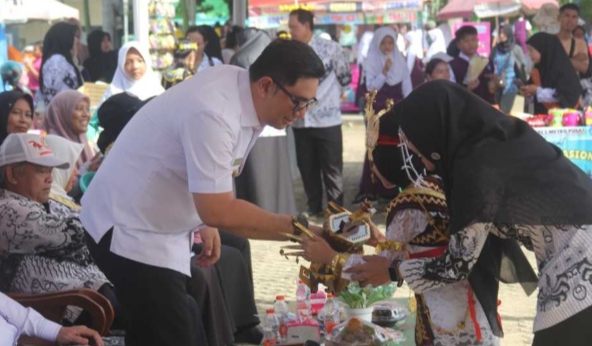 Wakil Walikota Metro Hadiri Peringatan Hari Guru Nasional 2025