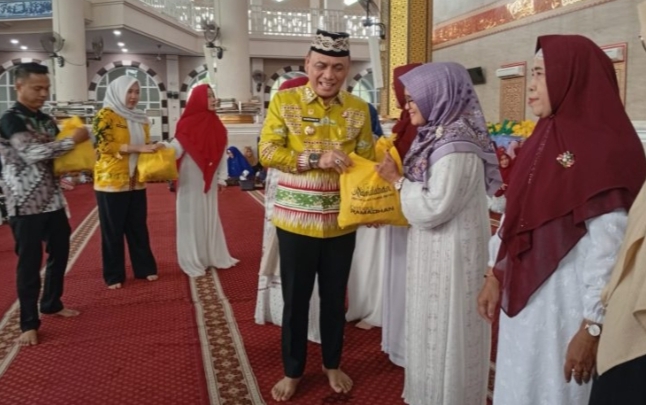 Penutupan Syiar Ramdhan Pemkot Metro Bagikan 2500 Bingkisan